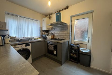 3 bedroom semi-detached house to rent, Alms Hill Road, Manchester, M8 0QA