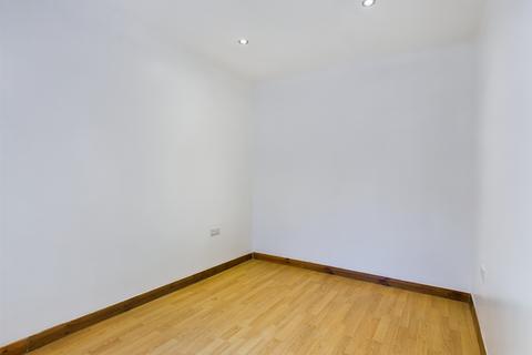 2 bedroom flat to rent, A Garratt Terrace, London