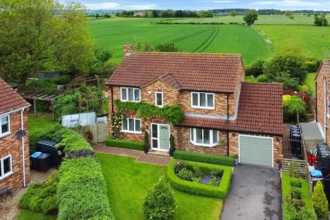 4 bedroom detached house to rent, Mastil Close, Little Crakehall, Bedale