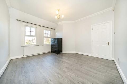 3 bedroom semi-detached house to rent, Guildersfield Road, London SW16