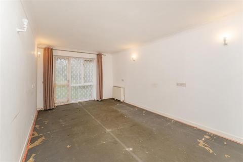 1 bedroom retirement property for sale, Gordon Hill, Enfield