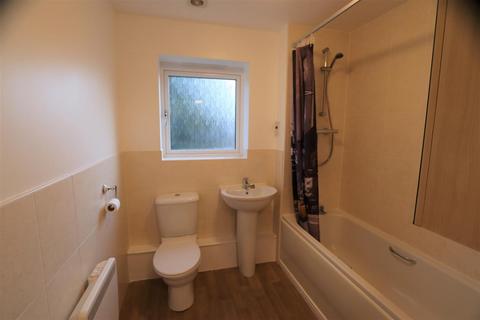 2 bedroom apartment to rent, Europa Gardens, Wolverhampton, WV10