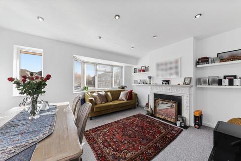 2 bedroom flat for sale, Hathaway Gardens, Ealing