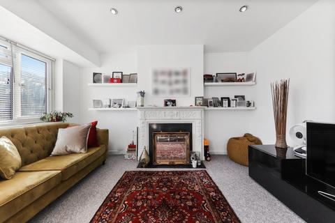 2 bedroom flat for sale, Hathaway Gardens, Ealing