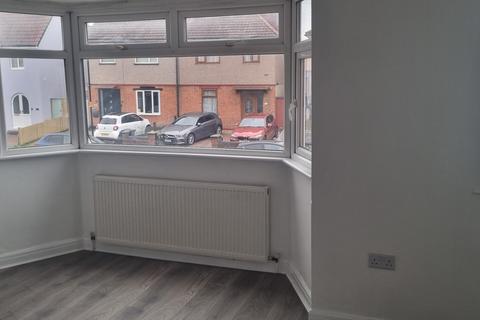 2 bedroom house to rent, Pears Road, Hounslow TW3