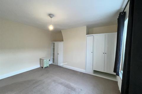 2 bedroom terraced house to rent, Victoria Street, Hyde SK14