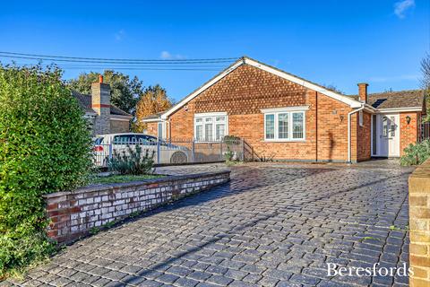 2 bedroom bungalow for sale, Cromwell Avenue, Billericay, CM12