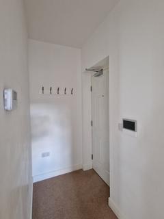 2 bedroom flat to rent, Woodlands Grove, Leeds, West Yorkshire, UK, LS16