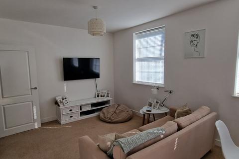 2 bedroom flat to rent, Woodlands Grove, Leeds, West Yorkshire, UK, LS16