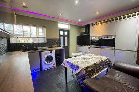 4 bedroom terraced house to rent, Burley Lodge Road, Burley, Leeds, LS6