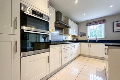 5 bedroom detached house for sale, 30 Sellicks Road, Monkton Heathfield, Taunton, Somerset