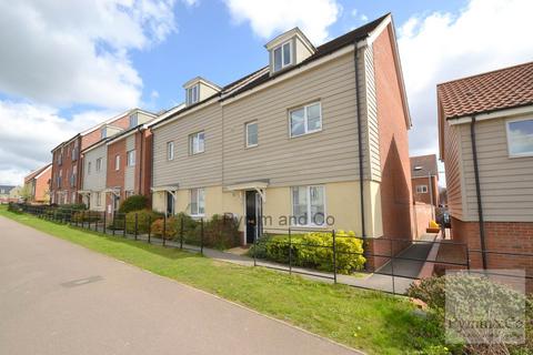 4 bedroom townhouse to rent, Sir Alfred Munnings Road, Norwich NR8