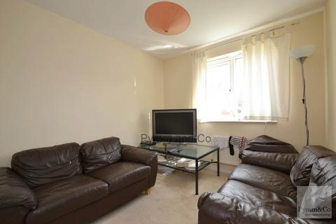 4 bedroom townhouse to rent, Sir Alfred Munnings Road, Norwich NR8