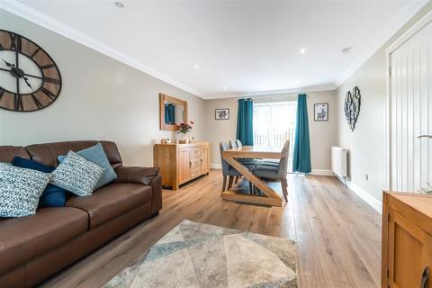 3 bedroom end of terrace house for sale, 44 Calaisburn Place, Dunfermline, KY11 4RD