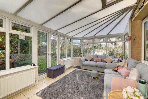 3 bedroom semi-detached house for sale, Pembury Close, Worthing