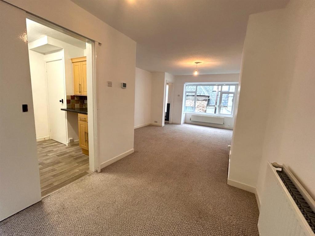 https://media.onthemarket.com/properties/16214854/1521241467/image-1-1024x1024.jpg