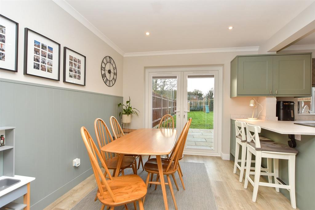 Kitchen/ Dining Area