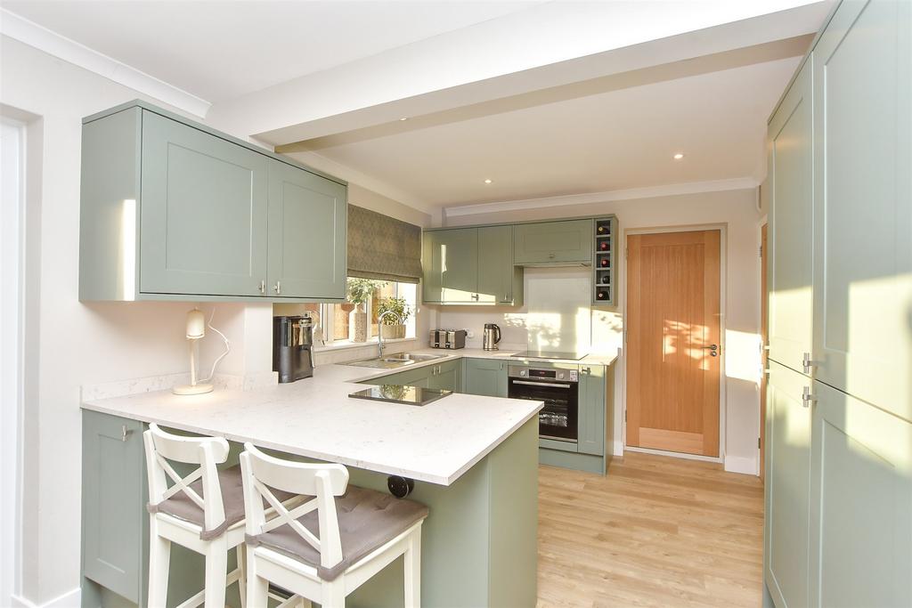 Kitchen/ Dining Area