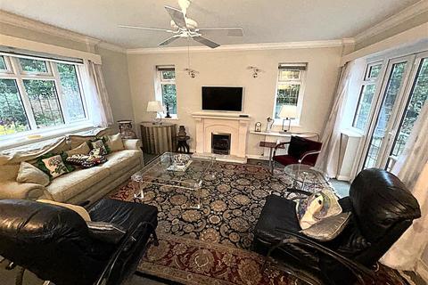 Elche Shortlands Road, Bromley, BR2 0JJ