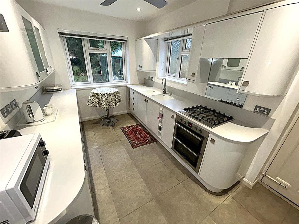 Fitted kitchen