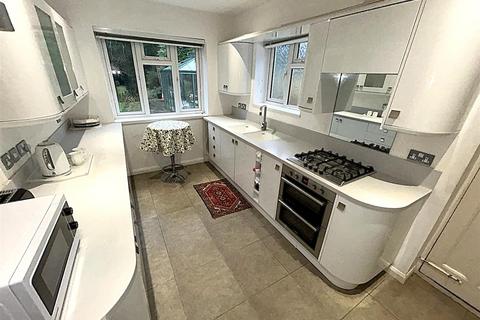 Elche Shortlands Road, Bromley, BR2 0JJ