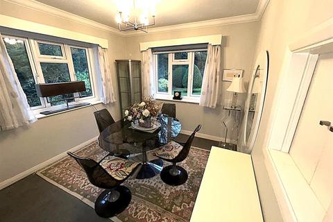 Elche Shortlands Road, Bromley, BR2 0JJ