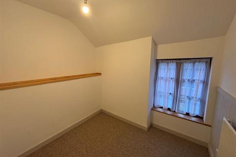 2 bedroom property to rent, Bridge Street, Llanfyllin