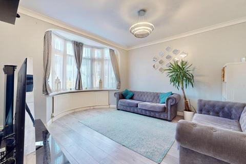 3 bedroom end of terrace house for sale, Cavendish Gardens, Barking IG11