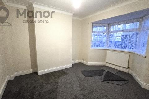 3 bedroom terraced house to rent, Essex Road, Barking, IG11 7QN