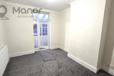 3 bedroom terraced house to rent, Essex Road, Barking, IG11 7QN