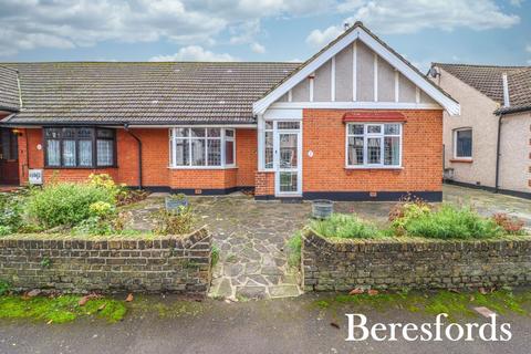 2 bedroom bungalow for sale, Cedar Gardens, Upminster, RM14