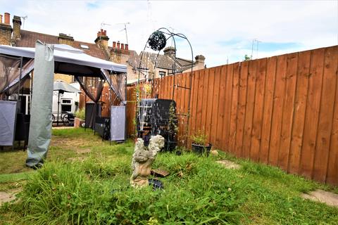 2 bedroom terraced house to rent, Battle Road Erith DA8