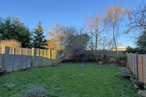 30 Primrose Walk, Ewell, Epsom, KT17 2EZ