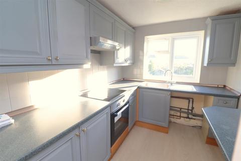 2 bedroom flat to rent, New Street, Bulkington