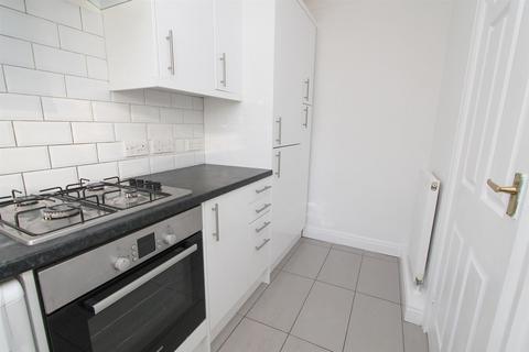 39 Alpine View, Carshalton, SM5 3QJ