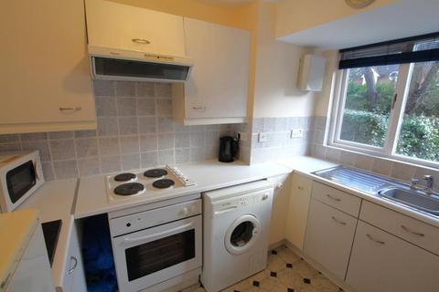 1 bedroom terraced house to rent, Friary Court, Woking GU21