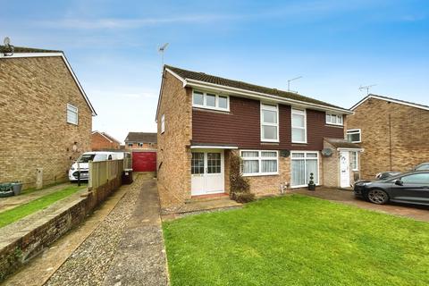 3 bedroom semi-detached house to rent, Molescroft Way Tonbridge TN9