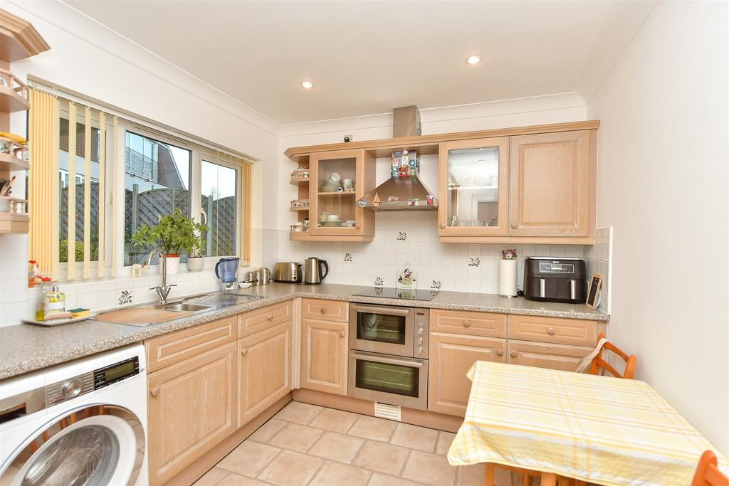 Kitchen/ Breakfast Room