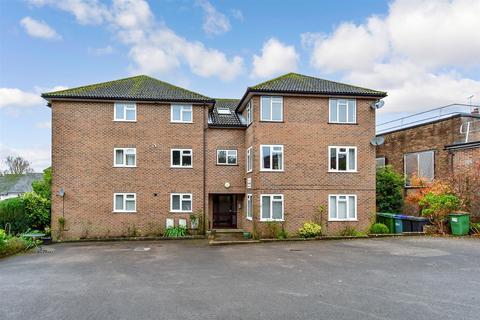 6 Barnhouse Close, Pulborough, RH20 2HT