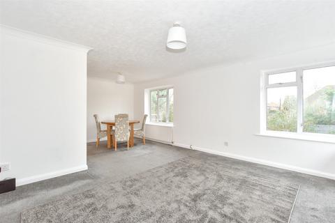 6 Barnhouse Close, Pulborough, RH20 2HT