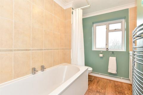 6 Barnhouse Close, Pulborough, RH20 2HT