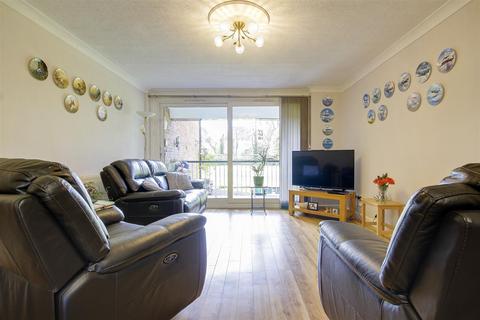 2 bedroom flat for sale, William Covell Close, Enfield