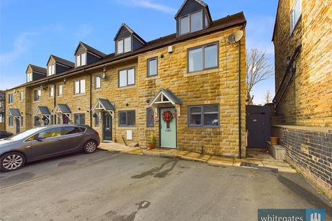 4 bedroom end of terrace house for sale, Terry Road, Low Moor, Bradford, West Yorkshire, BD12