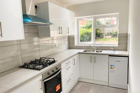 5 bedroom detached house to rent, *£140pppw Excluding Bills* Warwick Avenue, Beeston, NG9 2HQ - UON