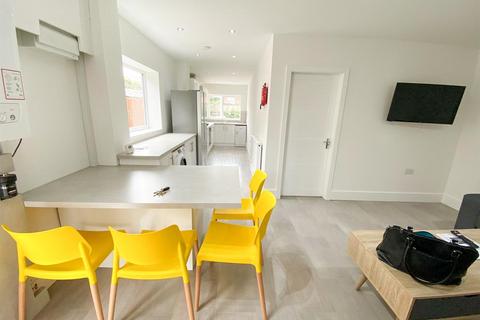 5 bedroom detached house to rent, *£140pppw Excluding Bills* Warwick Avenue, Beeston, NG9 2HQ - UON