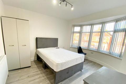 5 bedroom detached house to rent, *£140pppw Excluding Bills* Warwick Avenue, Beeston, NG9 2HQ - UON