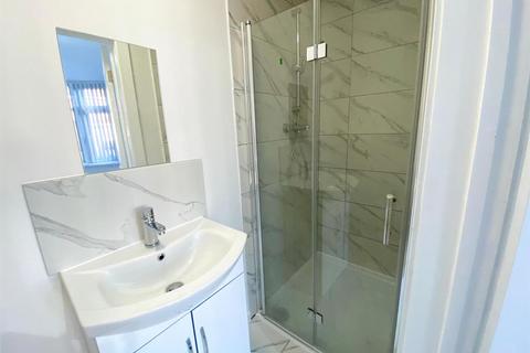 5 bedroom detached house to rent, *£140pppw Excluding Bills* Warwick Avenue, Beeston, NG9 2HQ - UON