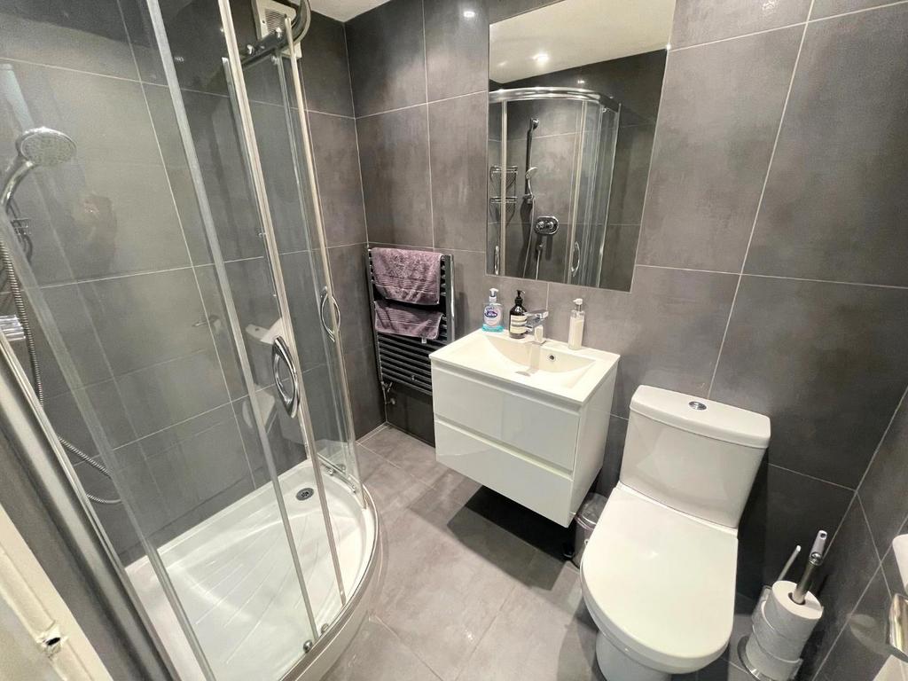 SHOWER ROOM.jpg