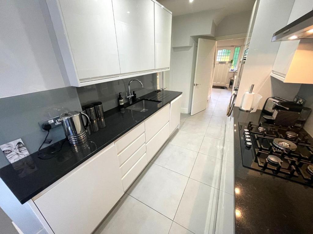 KITCHEN 1.jpg