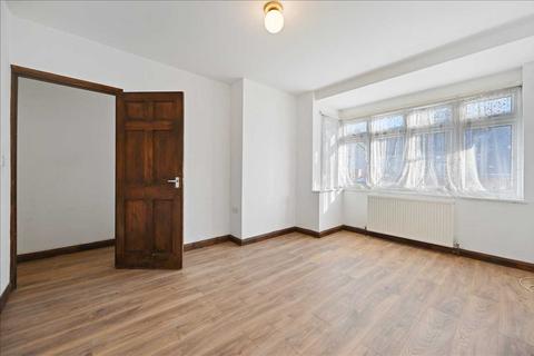 3 bedroom maisonette to rent, Rialto Road, Mitcham, Mitcham